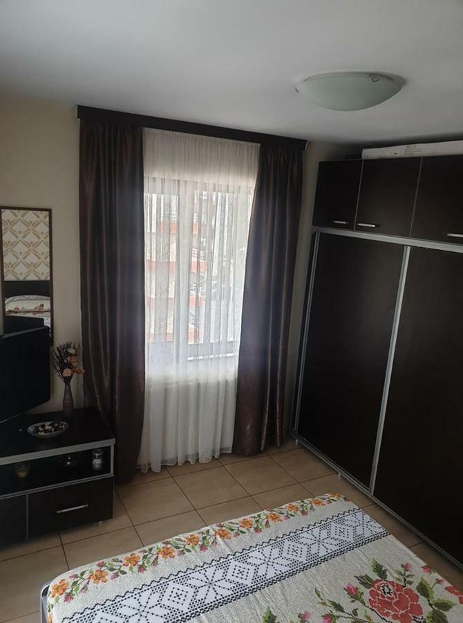 Nick Apartments Mamaia Exterior photo